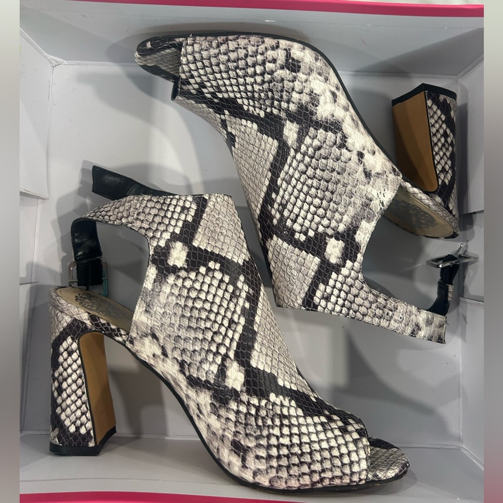 Vince Camuto women’s snake print sandals, size 8